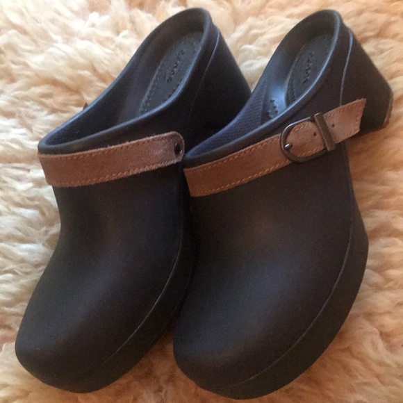 CROCS Shoes - Dual Comfort Crocs Size 6